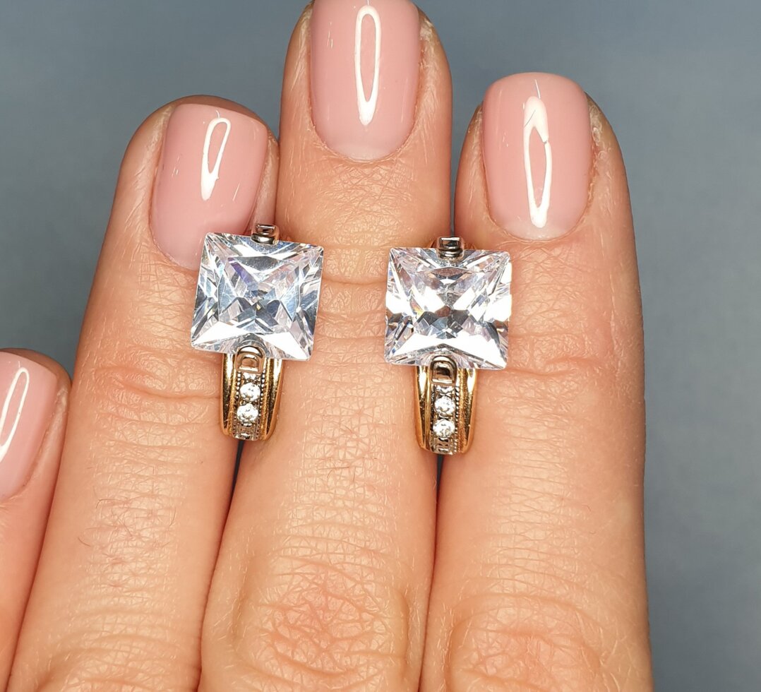 

Сережки золотые с фианитом 7,91 г