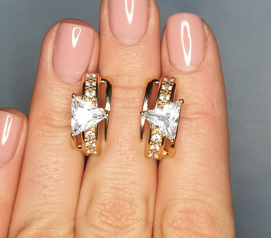 

Сережки золотые с фианитом 7,42 г