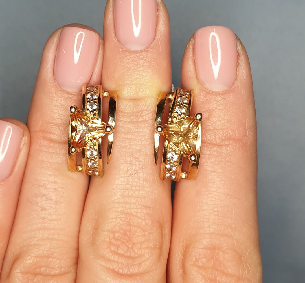 

Сережки золотые с фианитом 8,14 г