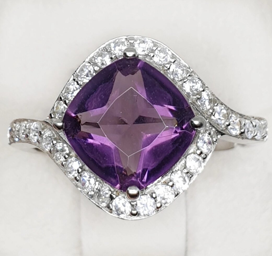 

Кольцо серебряное с аметистом 18 3,78 г
