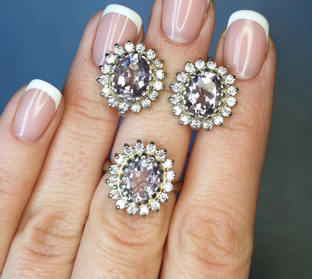 

Кольцо серебряное с аметистом 17 4,92 г