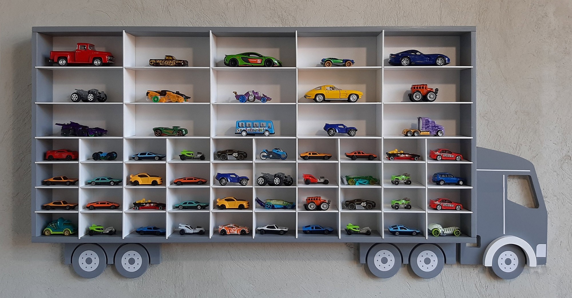 

Полиця "Грузовик Микс плюс" серая для 40 hot wheels и 15 kinsmart (mix-plus-m-grey)