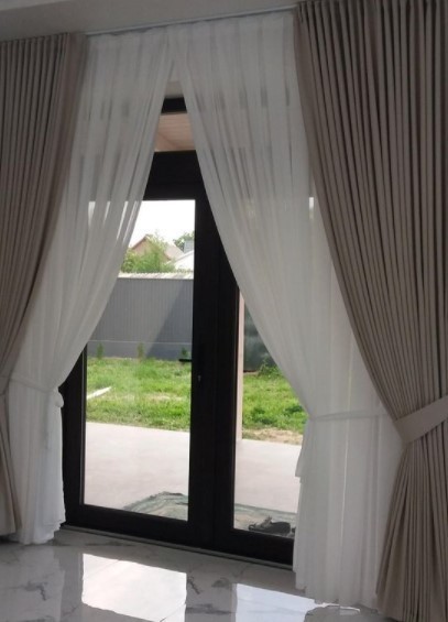 

Комплект штор микровелюр и шифон, цвет бежевый с белым