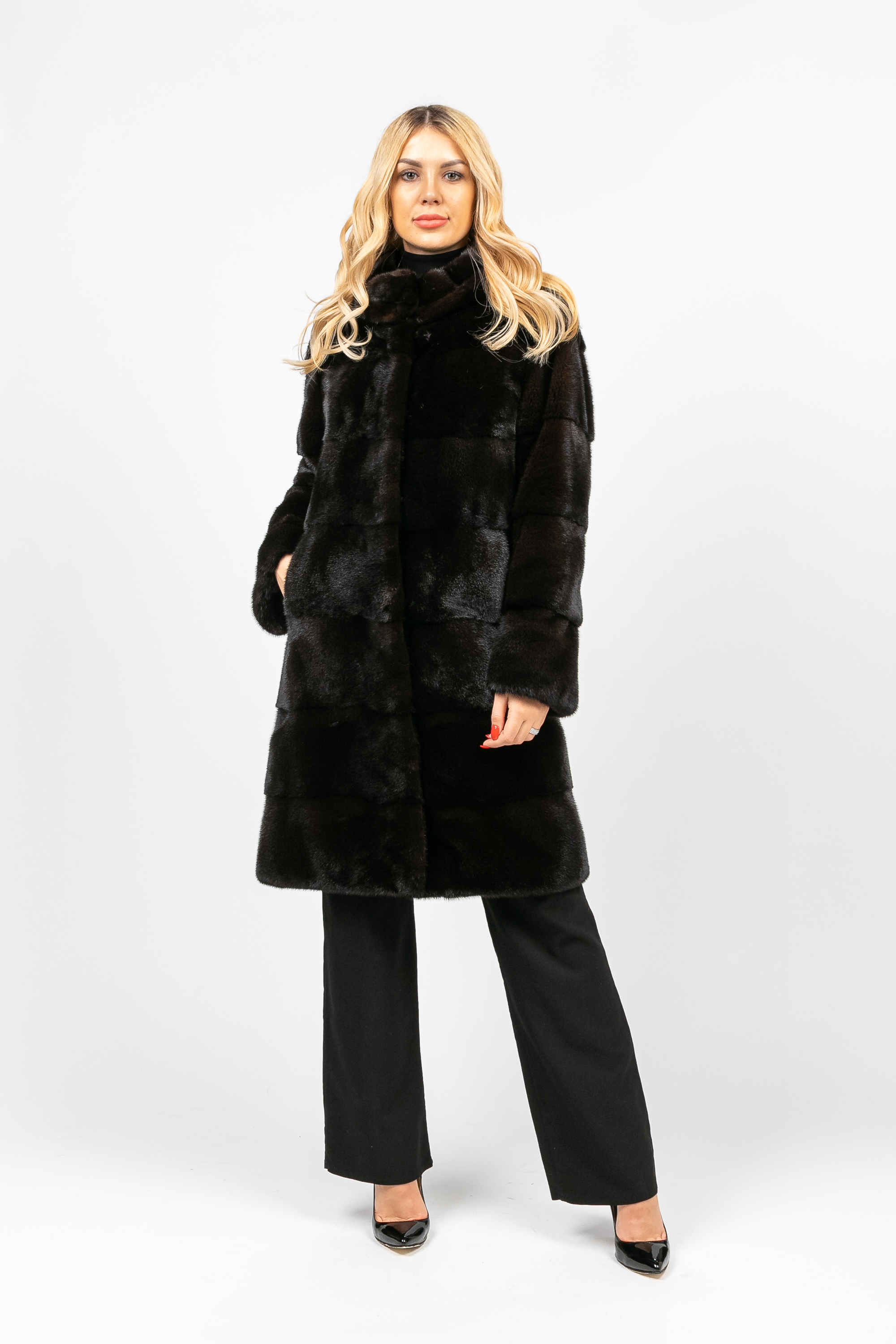 

Шуба PARKA+ 00943 из натурального меха канадской норки Чорний, Шуба PARKA+ 00943 из натурального меха канадской норки Чорний 38