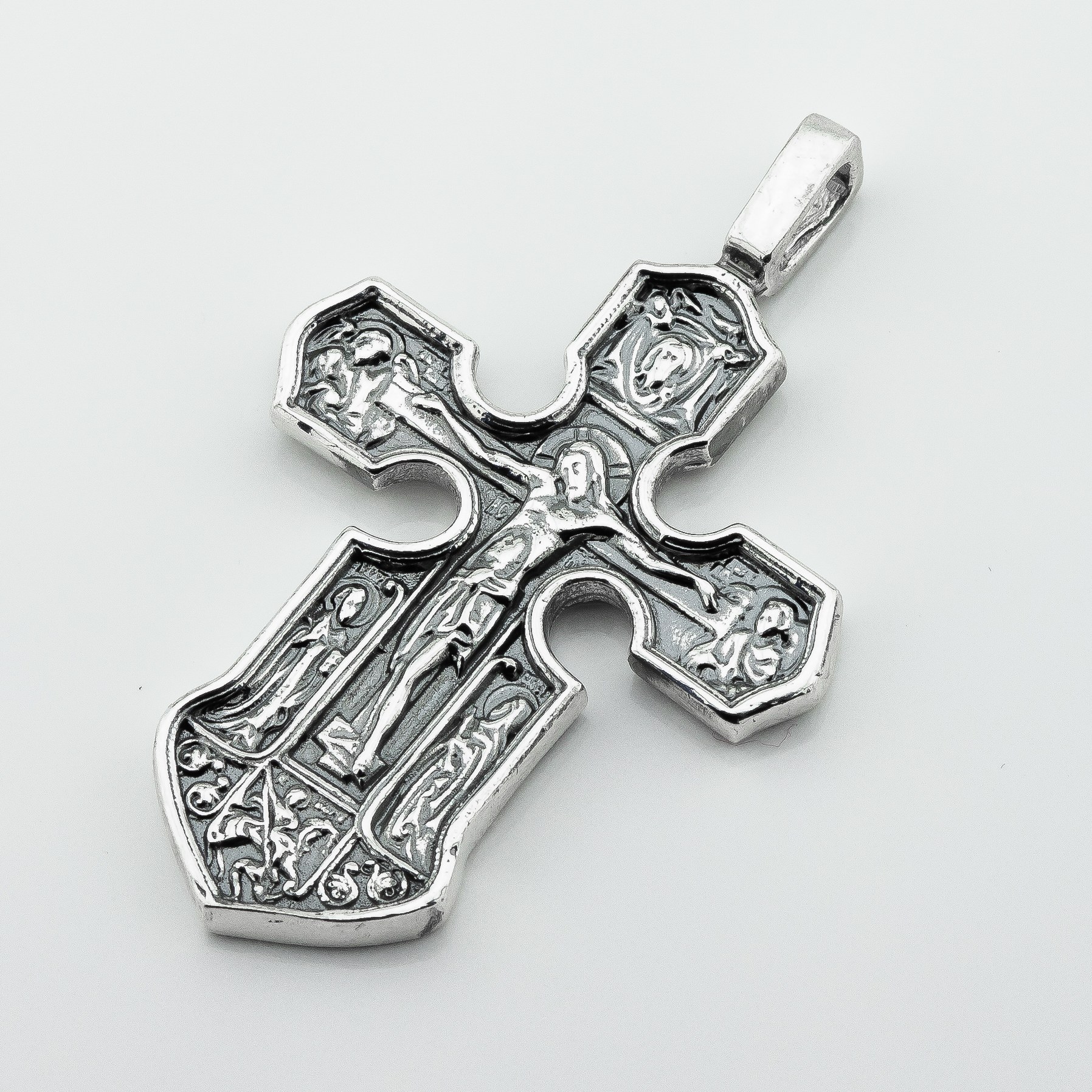 

Серебряный крестик с распятием p13987-0212 Диамант