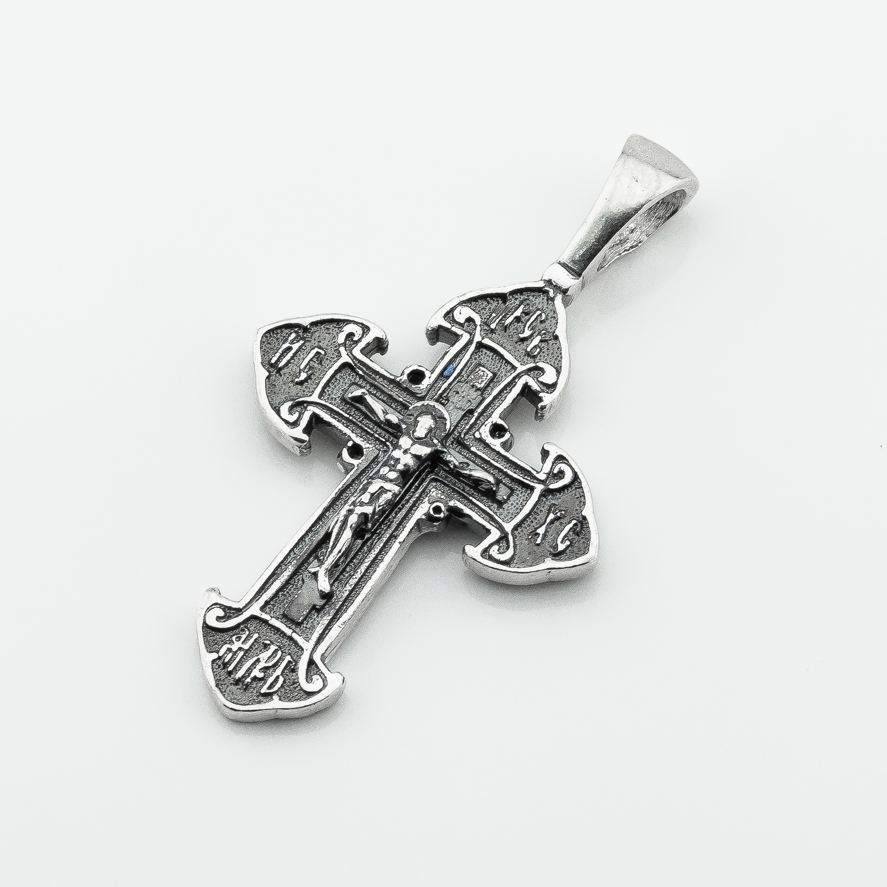 

Серебряный крестик с распятием p13996-0972 Диамант