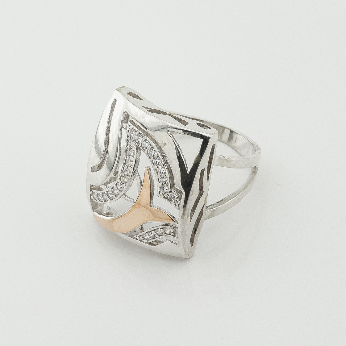 

Серебряное кольцо с фианитами с золотыми накладками к507ф Диамант, 18 размер