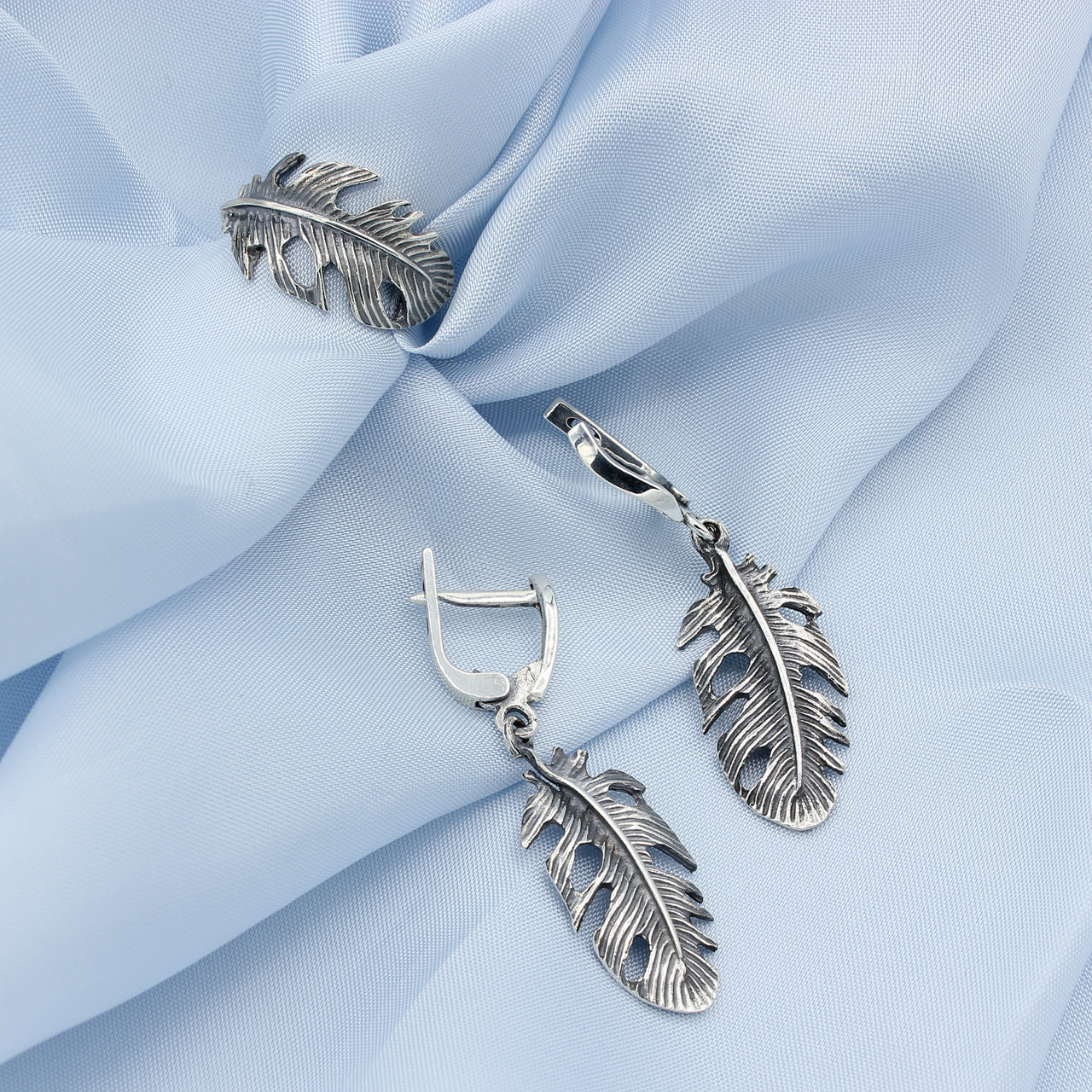 

Серебряное кольцо и серьги Невесомость 19,5 р