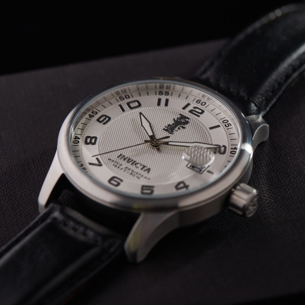 

Швейцарские классические мужские часы Инвикта INVICTA 12823 на кожаном ремешке