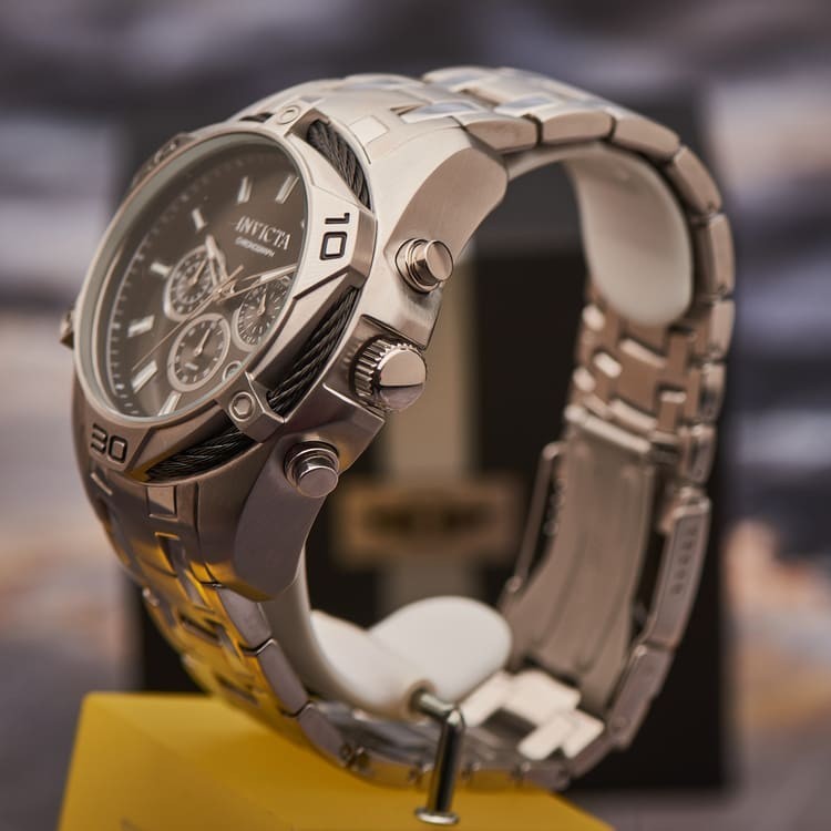 

Швейцарские мужские часы Invicta Bolt 32372
