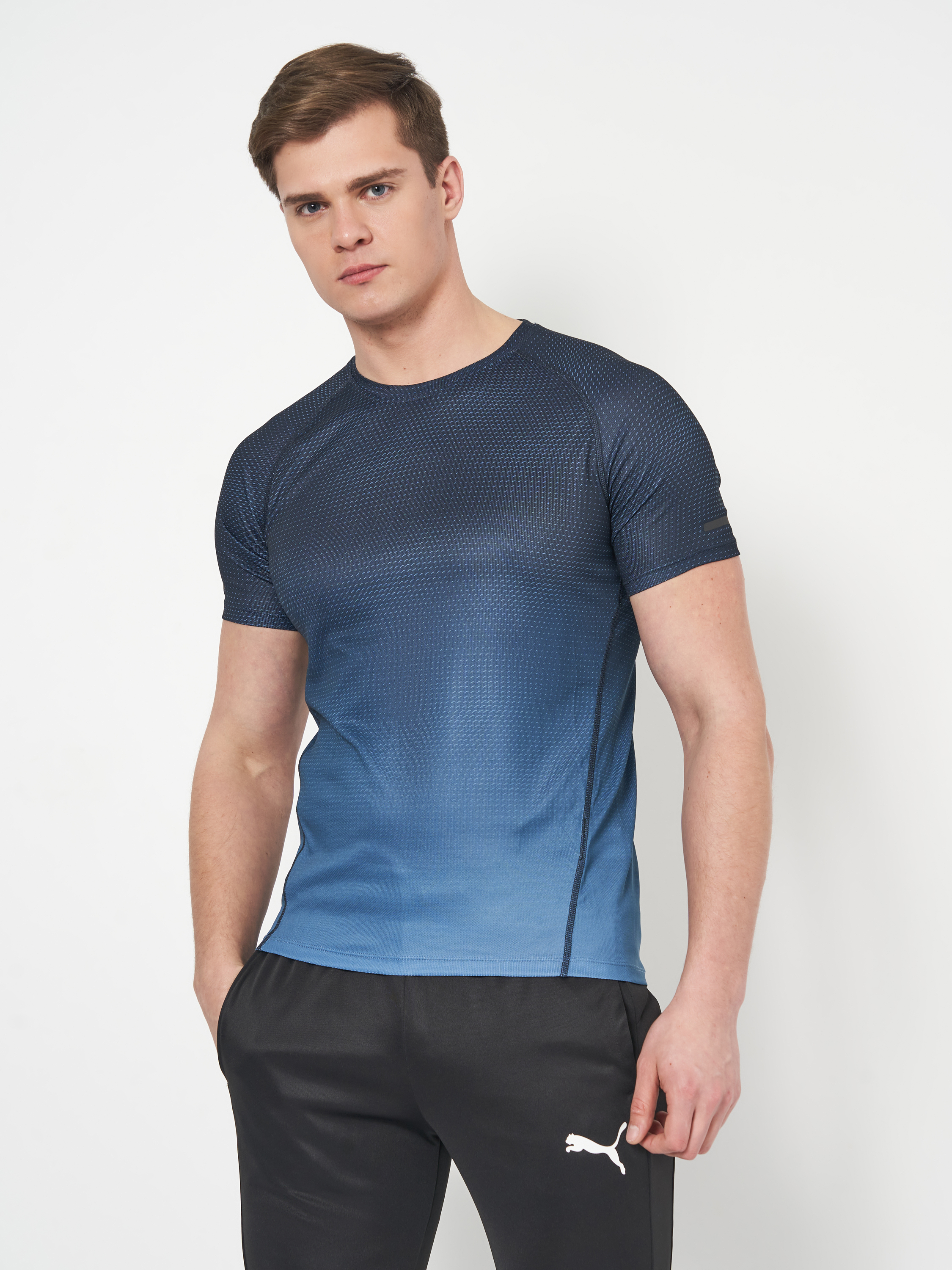 

Футболка H&M SPORT 0421387-9  Синяя (СА2000001429099, Футболка H&M SPORT 0421387-9 S Синяя (СА2000001429099)