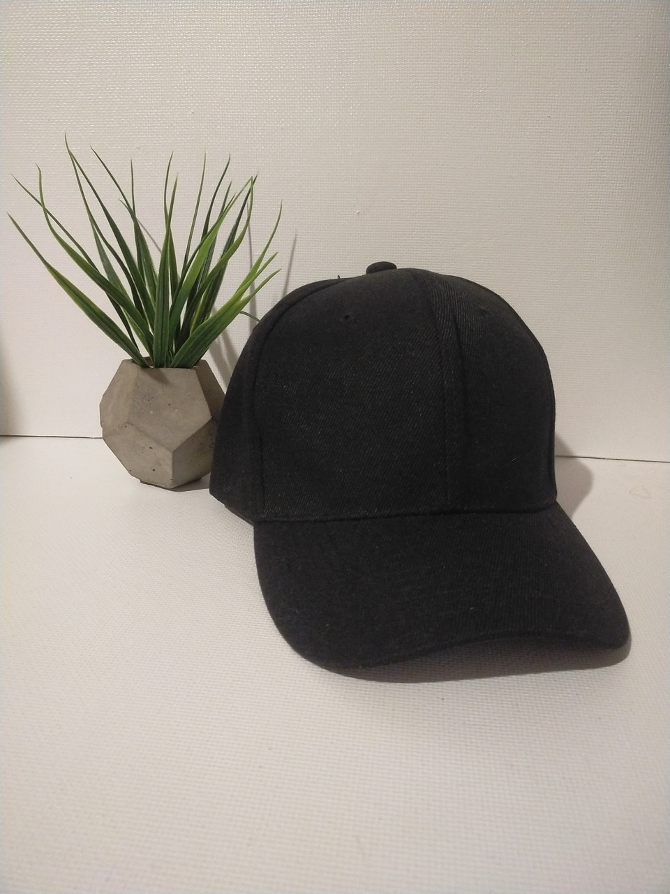 

Кепка бейсболка мужская черная без надписей