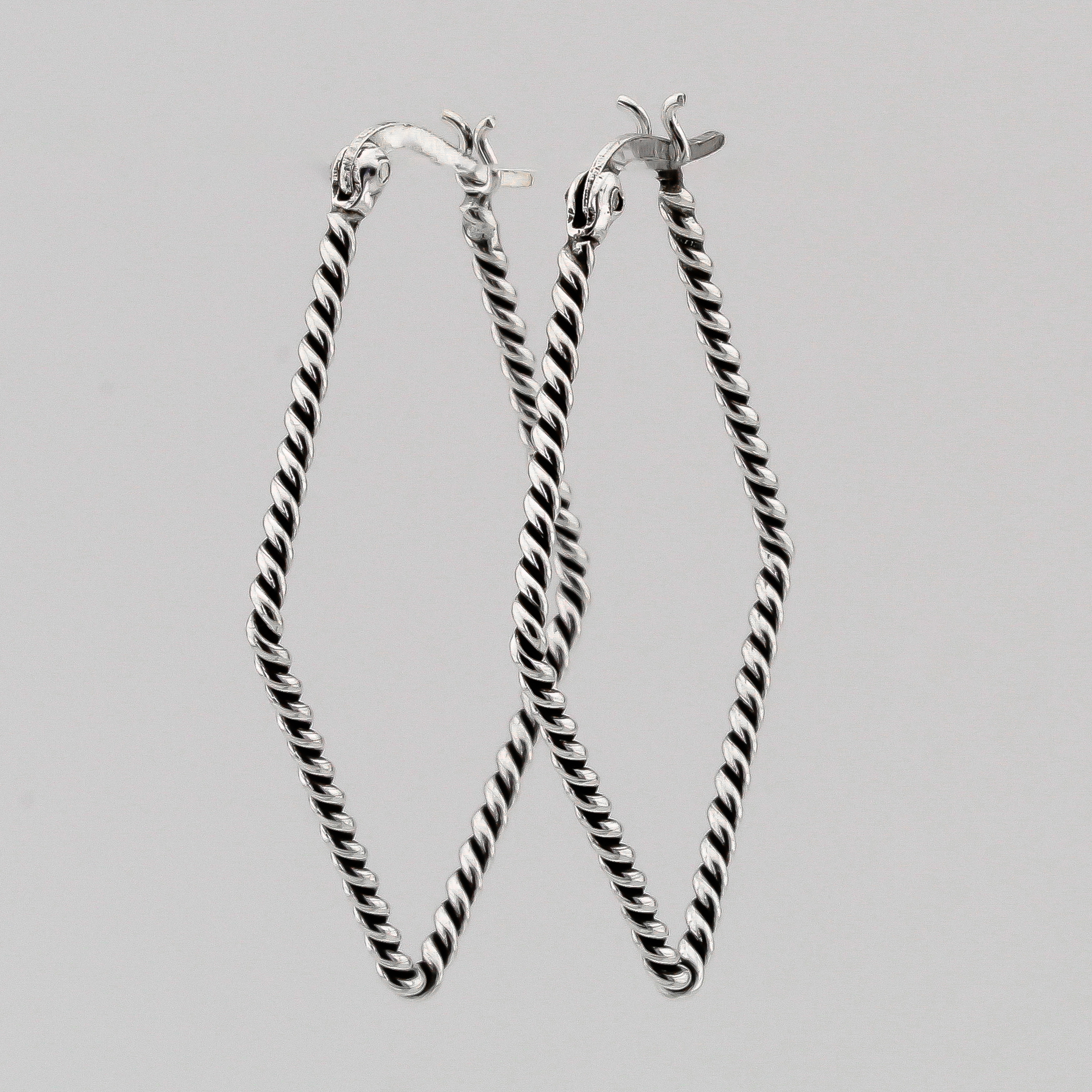 

Серебряные серьги-ромбы с чернением C121176 Диамант