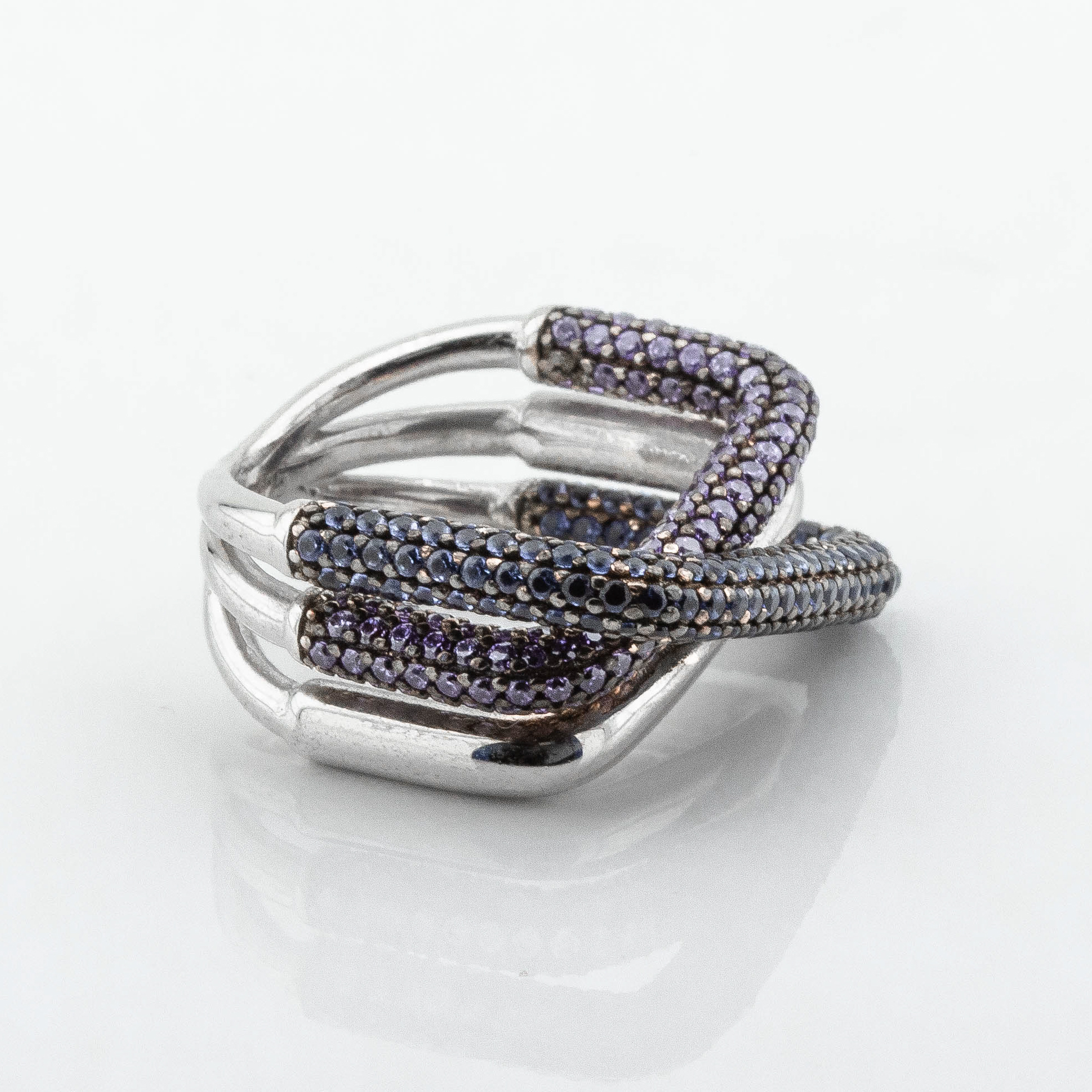 

Серебряное кольцо с фиолетовыми фианитами K111755 Диамант, 17,5 размер