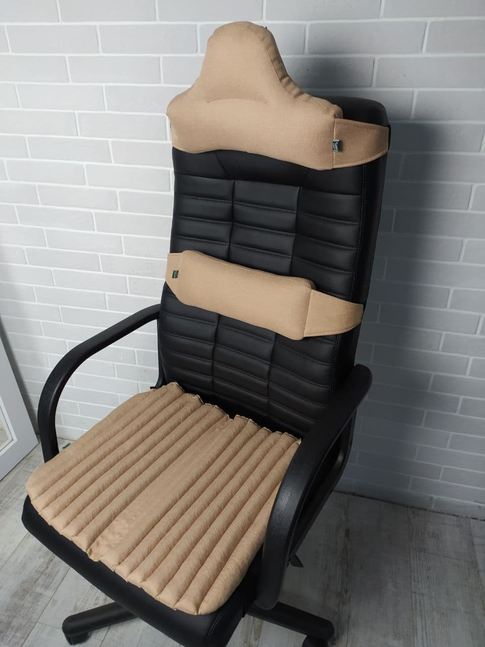 

Комплект эргономическая накидка Ekkoseat на офисное и компьютерное кресло с подушками под поясницу и шею Бежевый (ekko_7_Б)