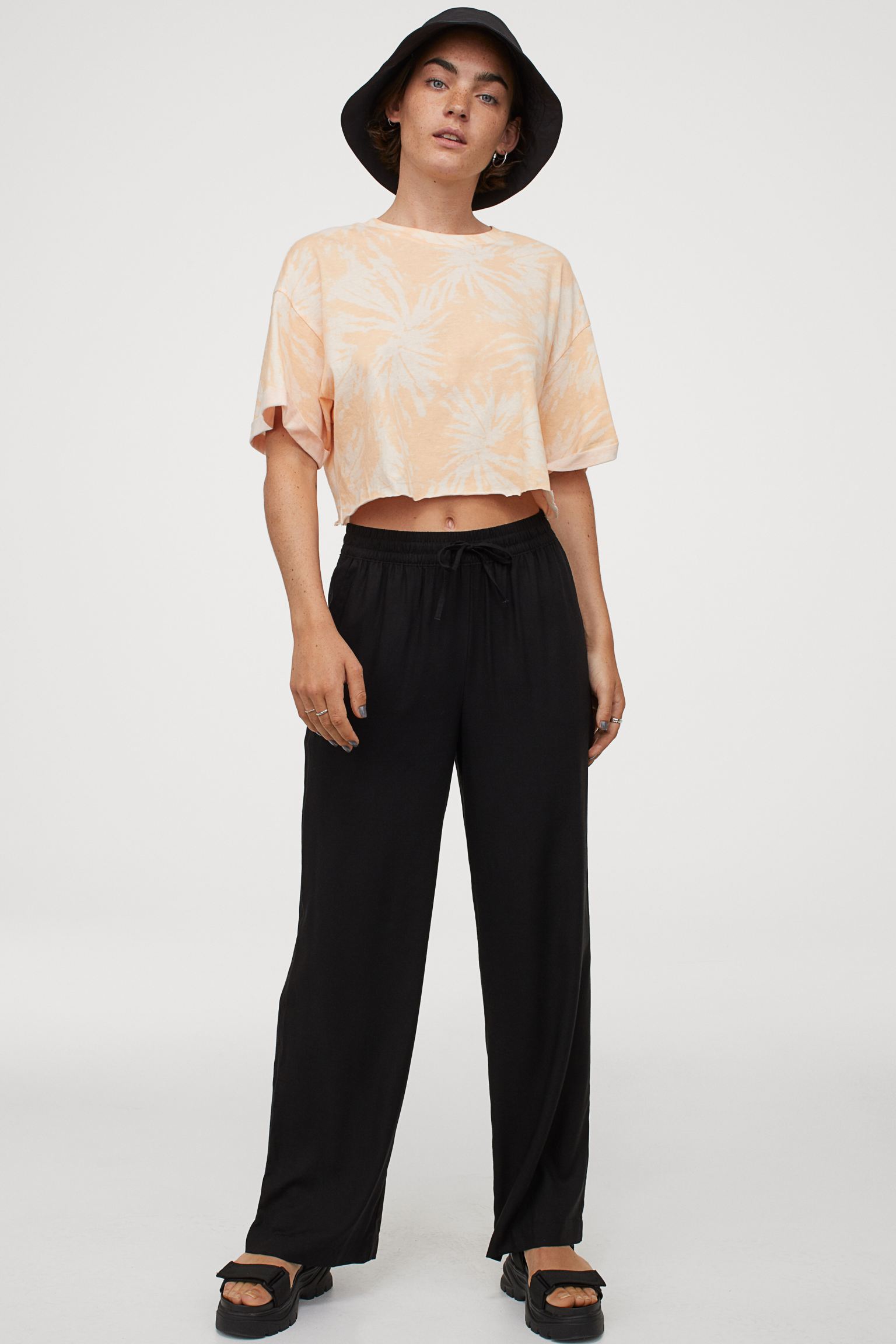 

Брюки H&M 36 черный 17129012811