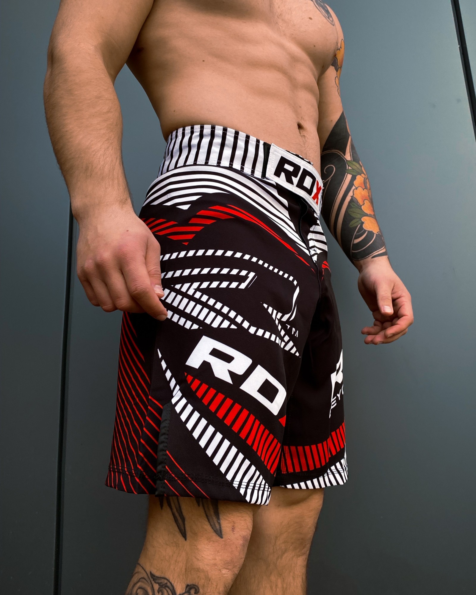 

Шорты RDX для MMA черно-белый M