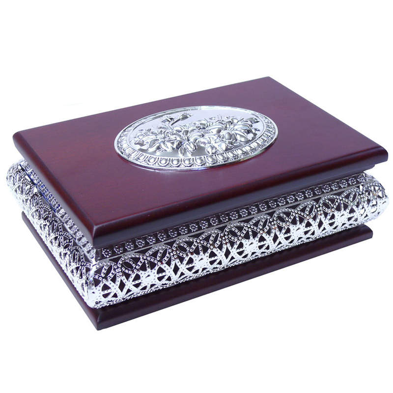 

Шкатулка деревянная Carmani для бижутерии 7*19*12,5 см с посеребрением Коричневая (466-1039)