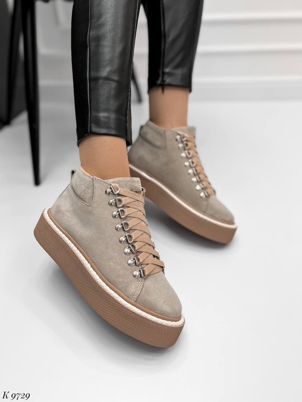 

Женские Ботинки Натуральная замша Деми (9729) 40 26 см Бежевые