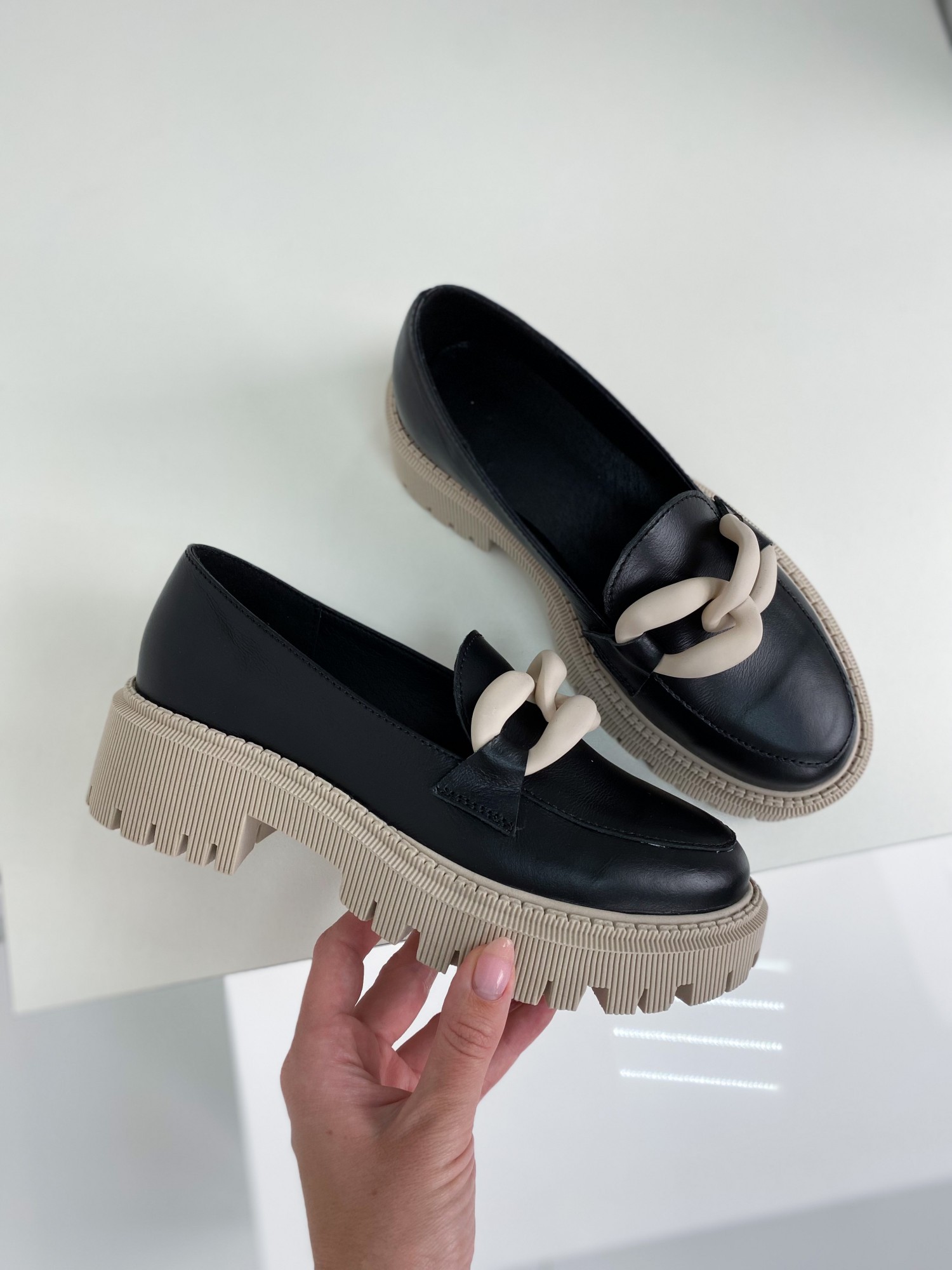 

Женские лоферы кожаные с цепью14906 39-25,5см