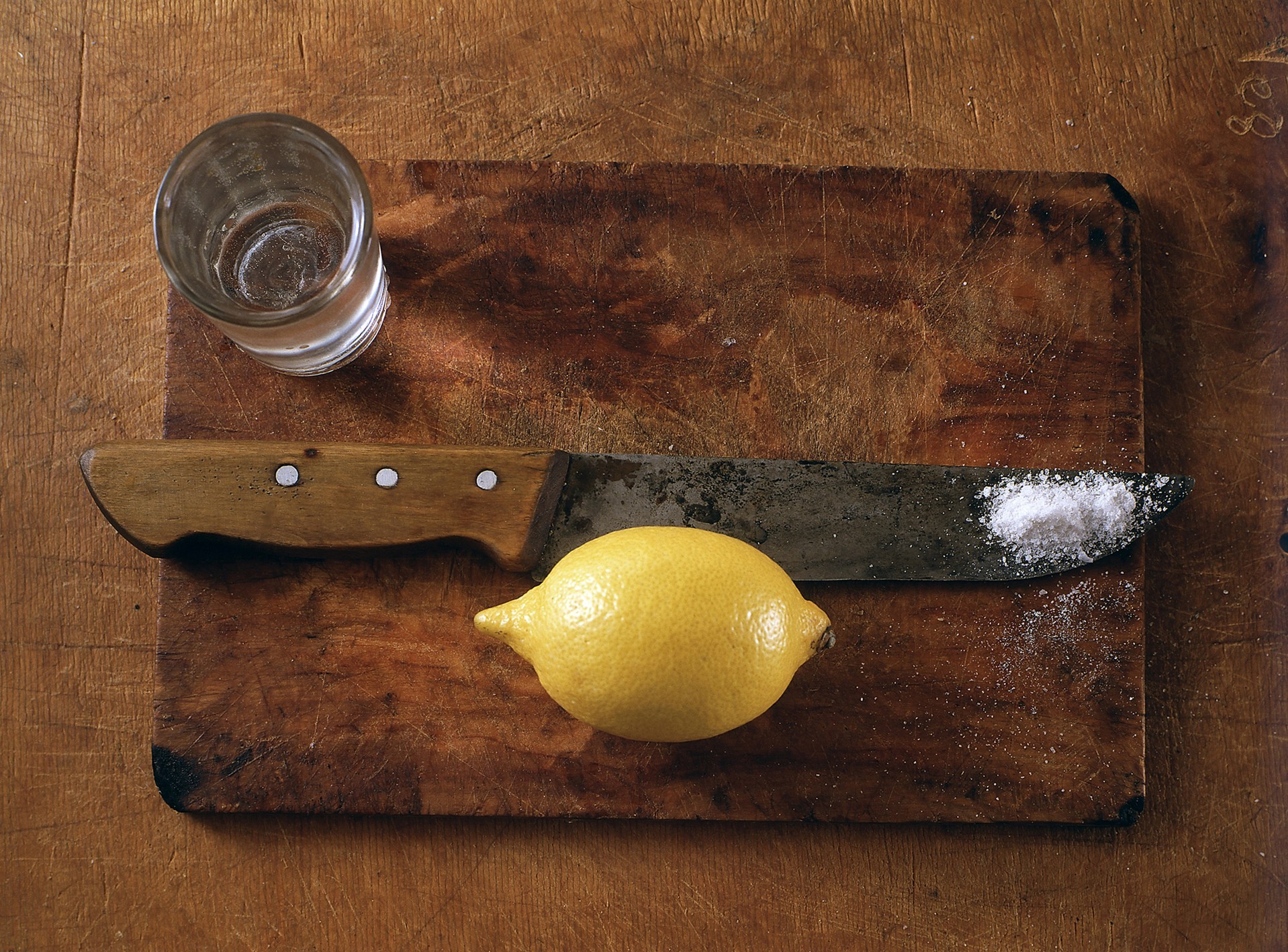 

Фотография художника Андрея Котлярчука. "Нож, текила и лимон". Принт тираж 1/350. Размер 50х38 см.