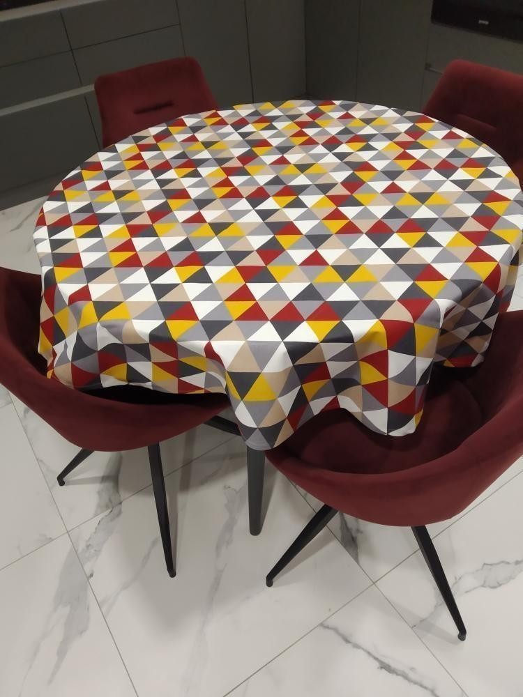 

Скатерть на круглый стол с тефлоновой пропиткой "Треугольники" бордо 150*150