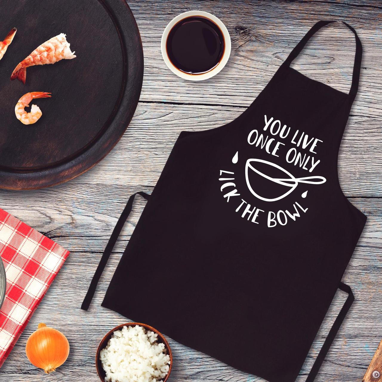 

Фартук с принтом "You live once only lick the bowl"