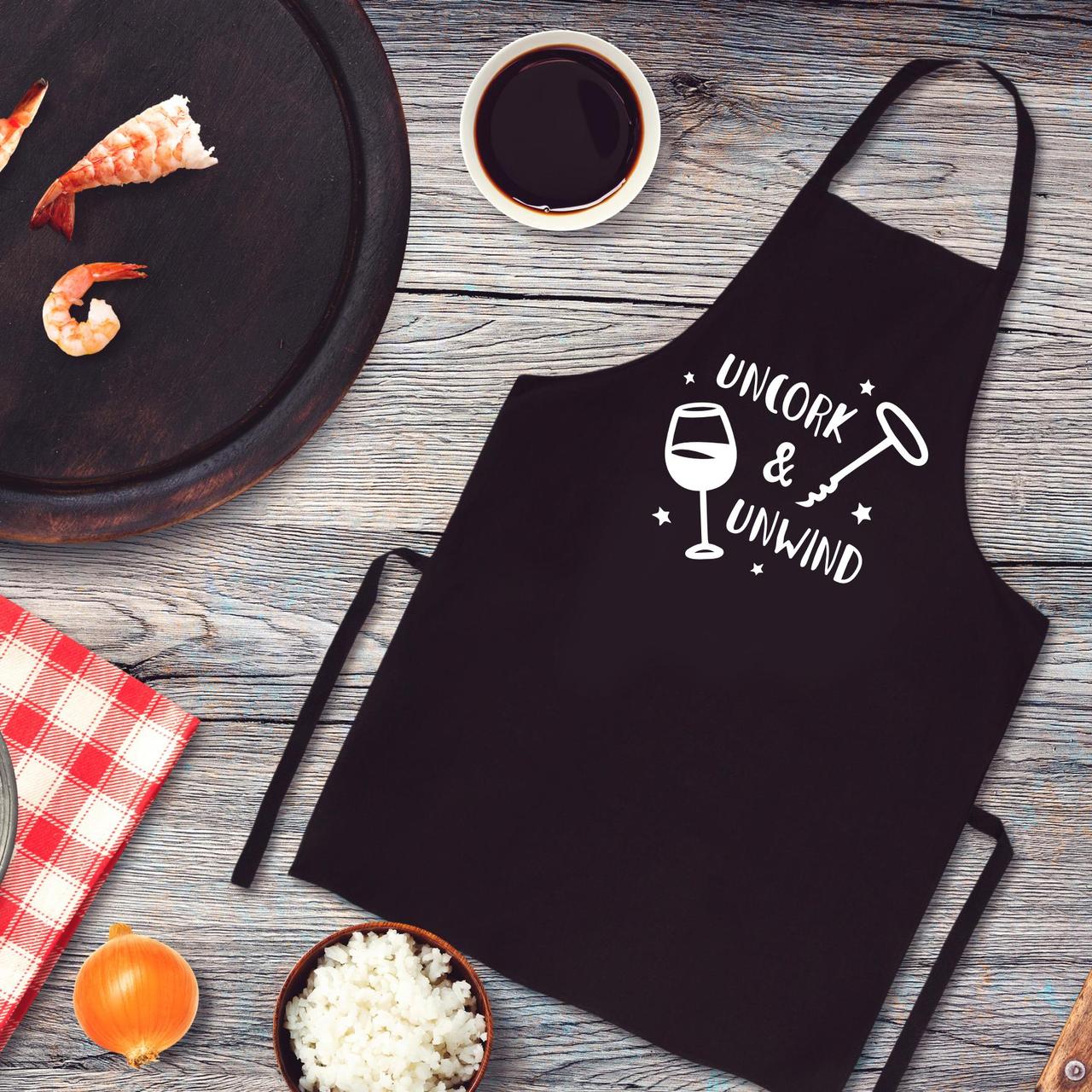 

Фартук с принтом "Uncork and unwind"