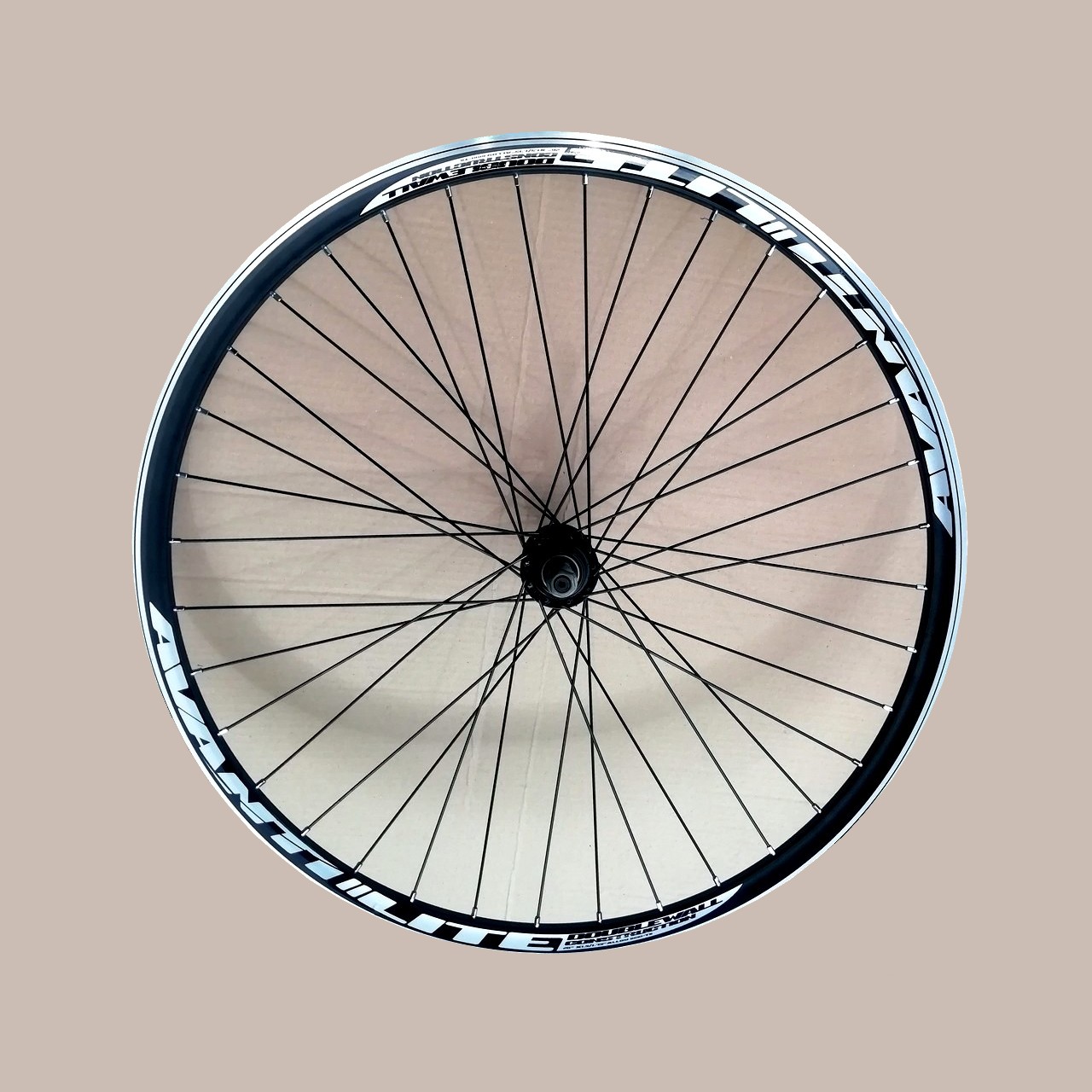 

Колесо заднее 28* Avanti DH-25 под V-brake на гайках
