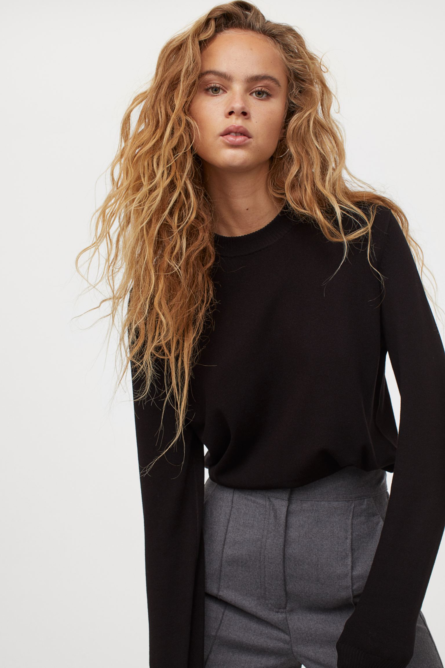 

Джемпер H&M S черный 27128679482