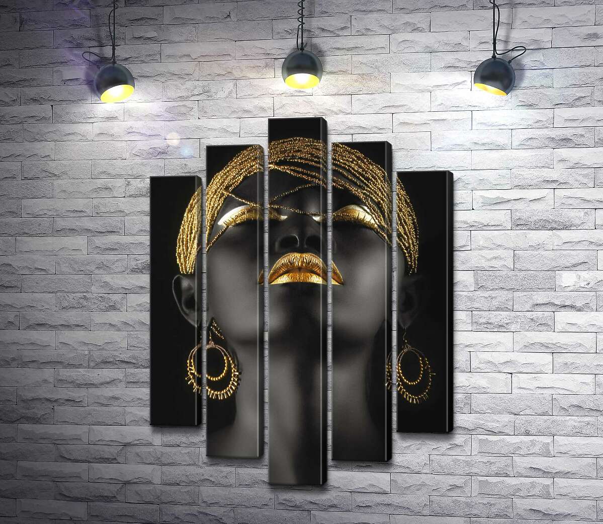 

Модульная картина ArtPoster Контраст золотых украшений на темном лице модели 130x192 см Модуль №26