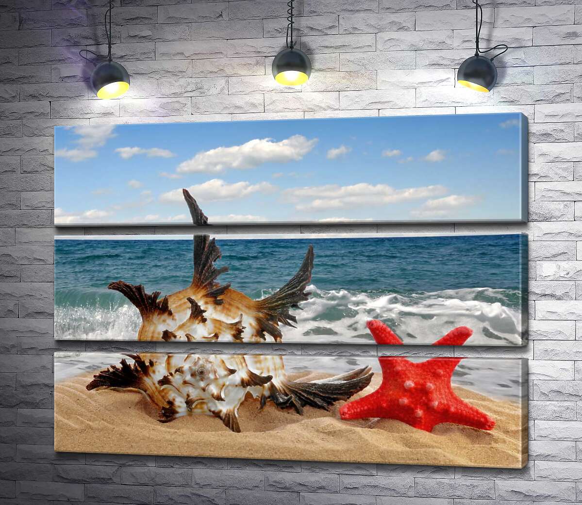 

Модульная картина ArtPoster Нежная ракушка, с острыми концами, и красная морская звезда зарылись в пляжный песок 100x72 см Модуль №13