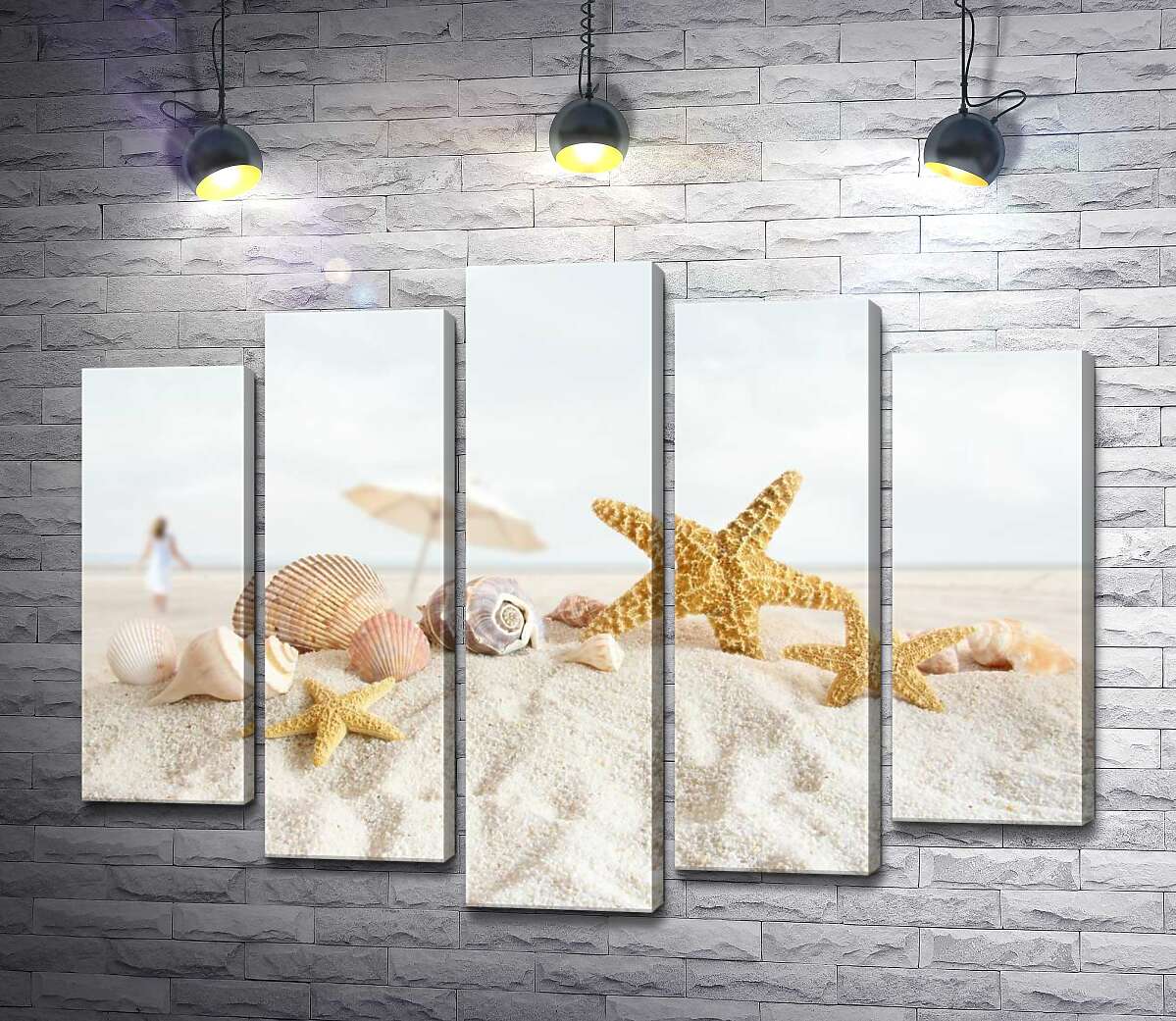 

Модульная картина ArtPoster Нежный набор ракушек и морских звезд лежит на мягком пляжном песке 100x75 см Модуль №26