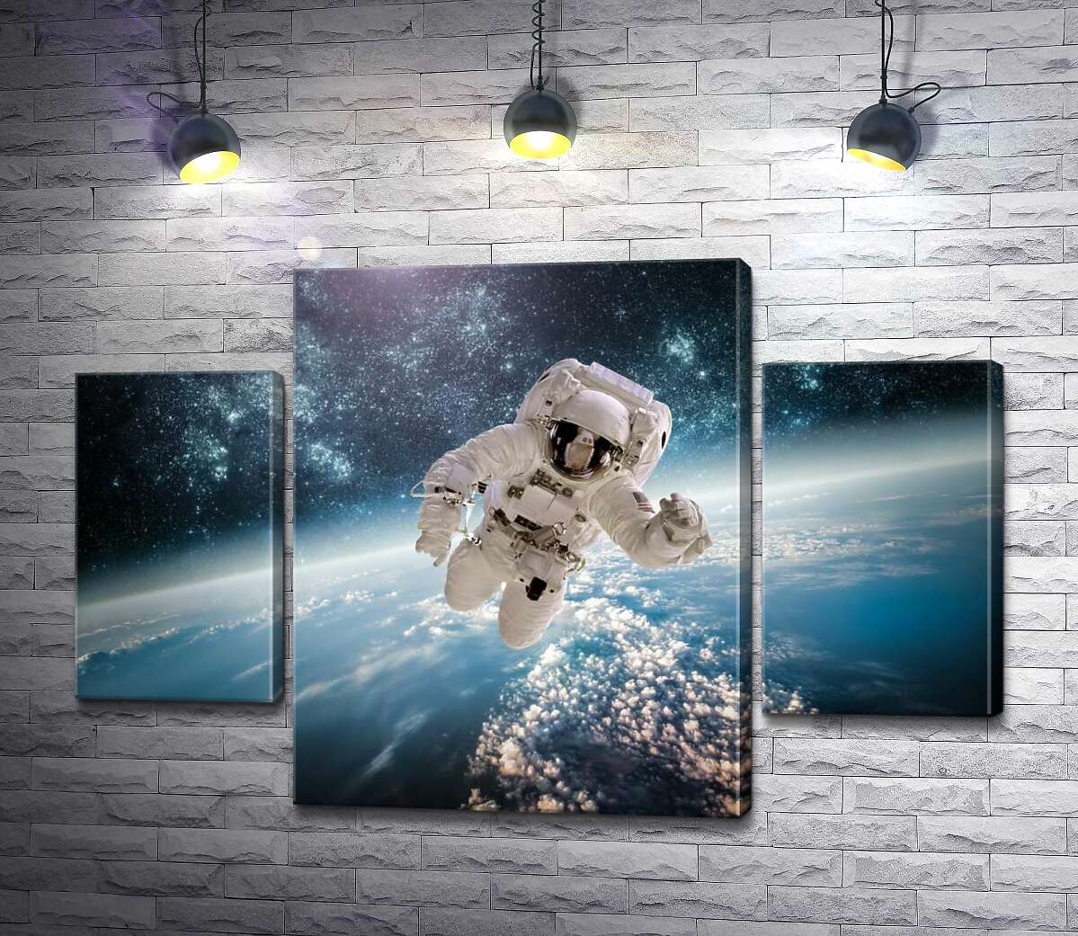 

Модульная картина ArtPoster Полет космонавта над планетой 80x54 см Модуль №7