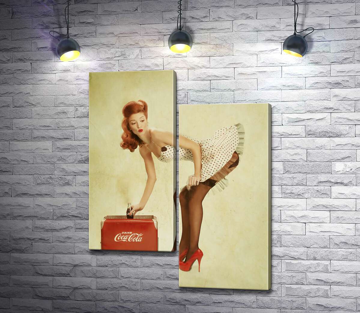 

Модульная картина ArtPoster Пин ап красавица в белом платье нагнулась за бутылкой Кока-колы 130x170 см Модуль №5