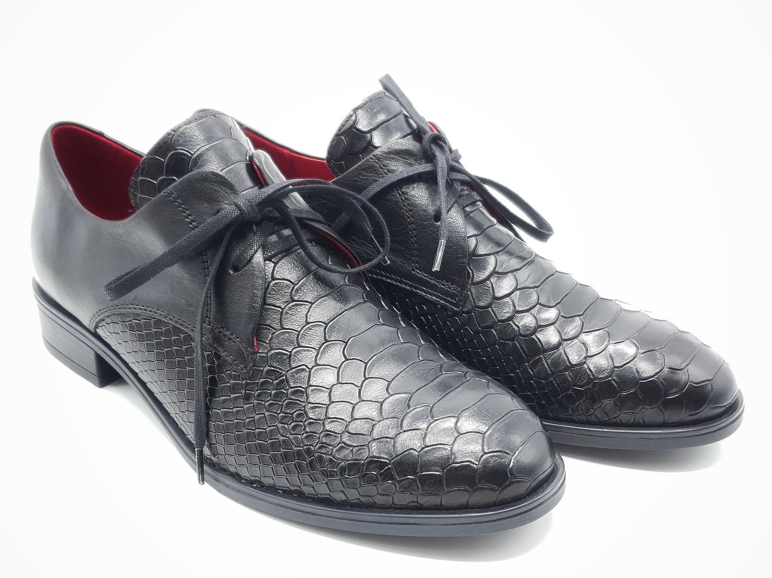 

Жіночі туфлі Patterns чорні шкіряні P-18-10 24 см 36(р)