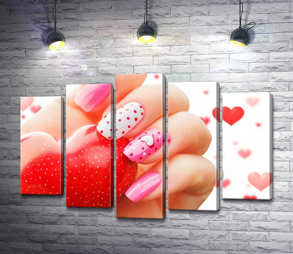 

Модульная картина ArtPoster Сердце в руке с романтическим маникюром 130x90 см Модуль №26