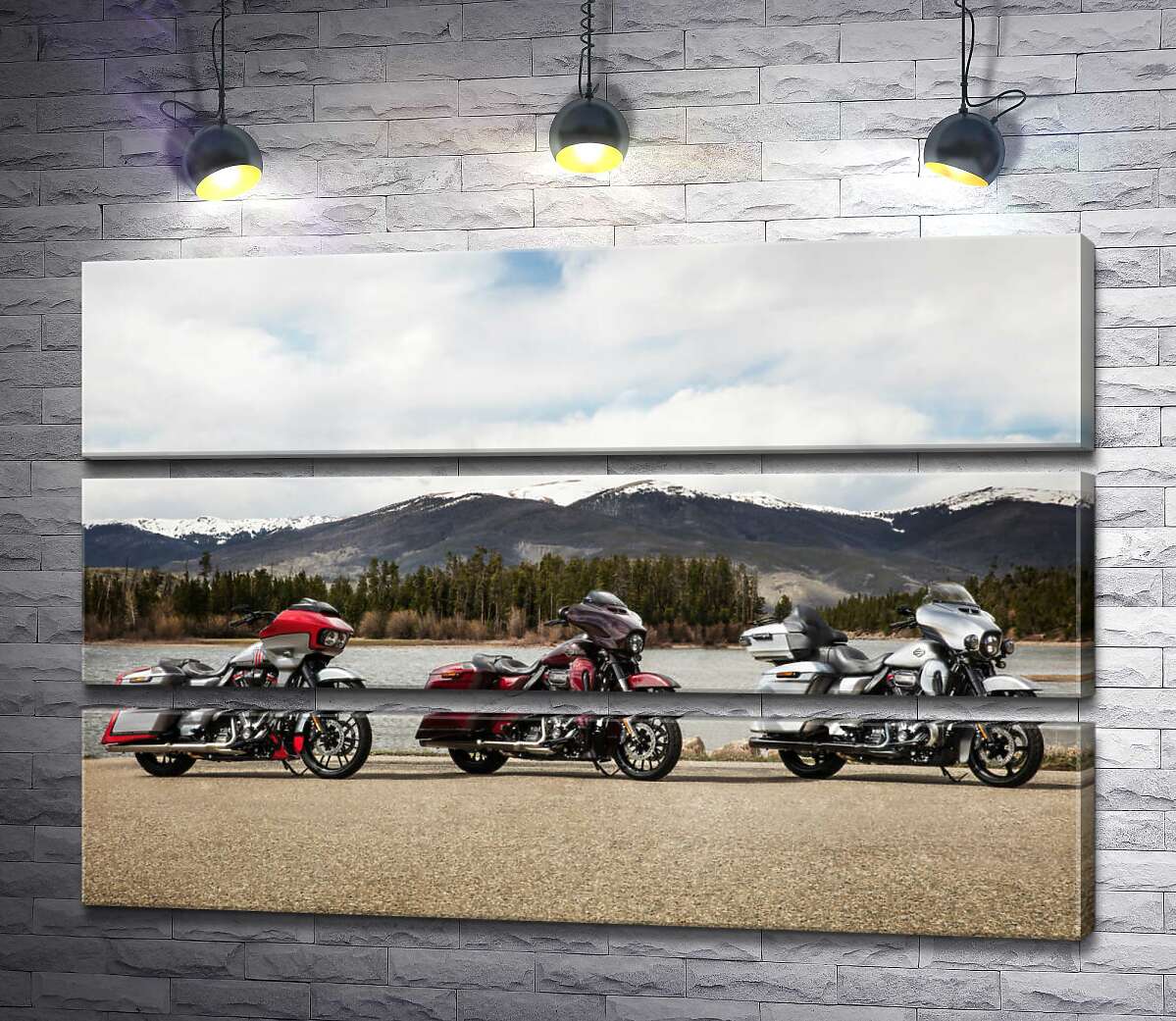 

Модульная картина ArtPoster Три мотоцикла Harley-Davidson Road Glide стоят на берегу реки 100x66 см Модуль №13
