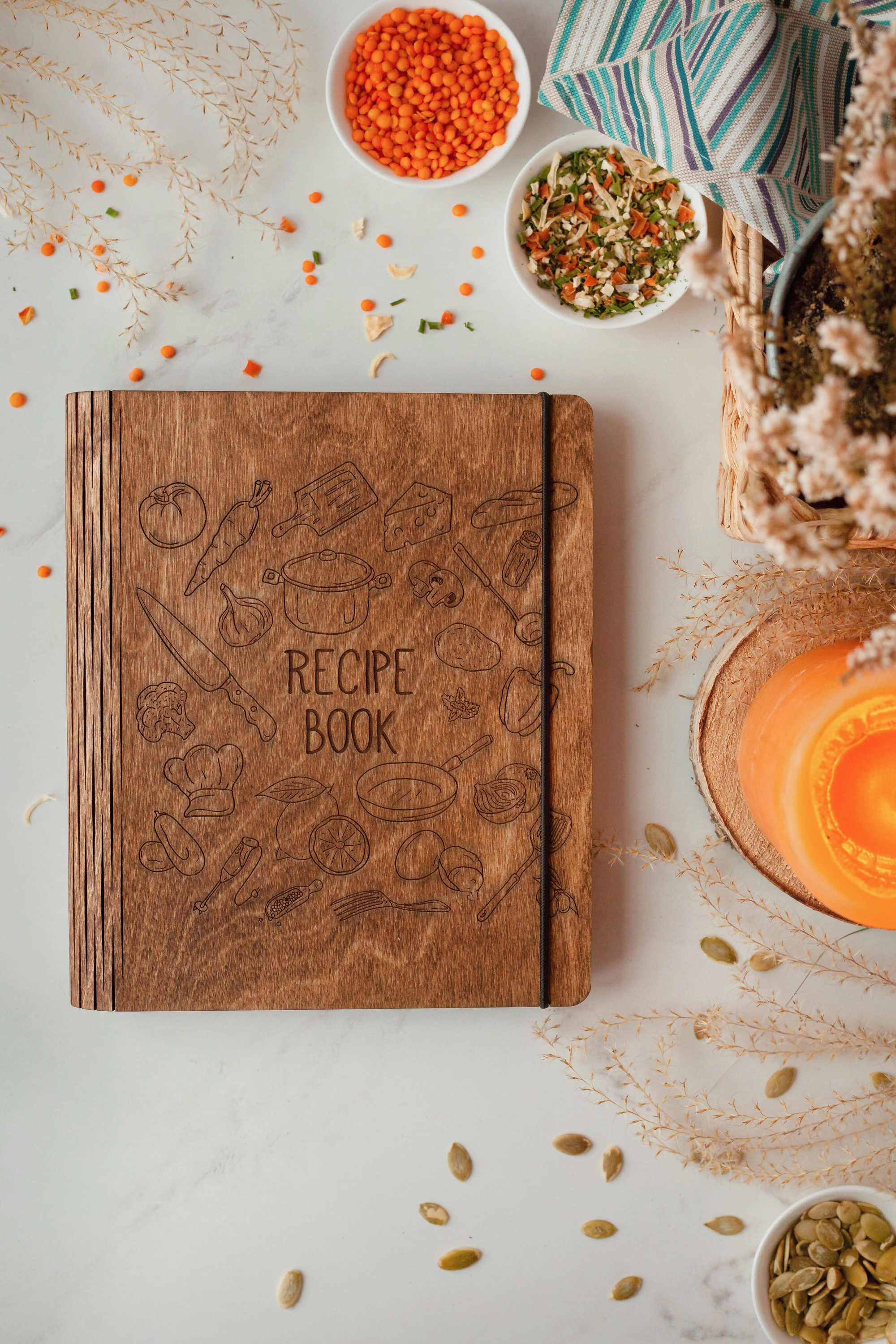 

Книга для рецептов поваренная книга на подарок в деревянной цельной обложке "Recipe Book" А5 150 листов крафтовая бумага с бланком для рецептов на одной стороне и линией на другом Красное дерево 3