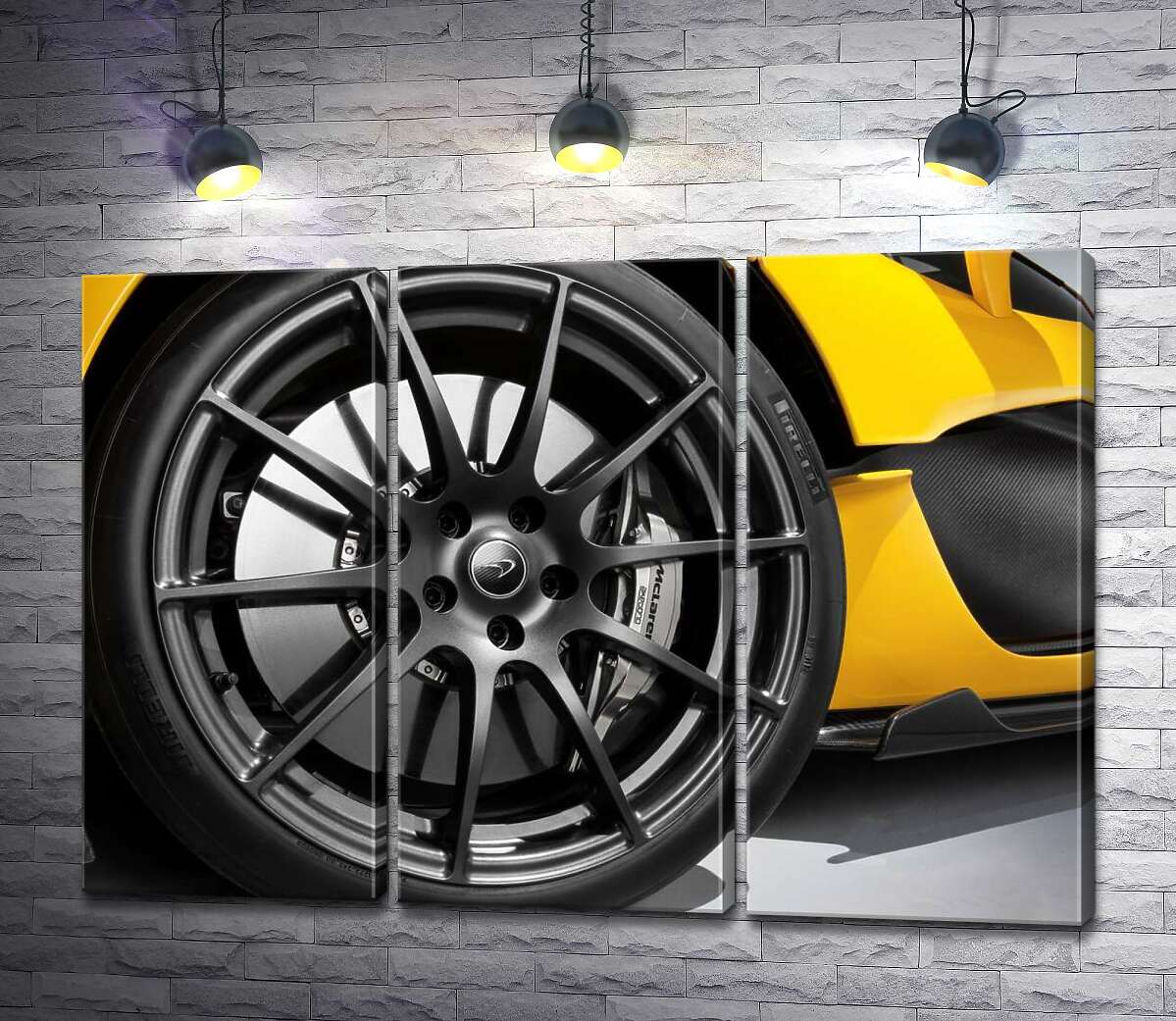 

Модульная картина ArtPoster Черный диск сверкает на колесе спортивного автомобиля McLaren P1 102x72 см Модуль №11