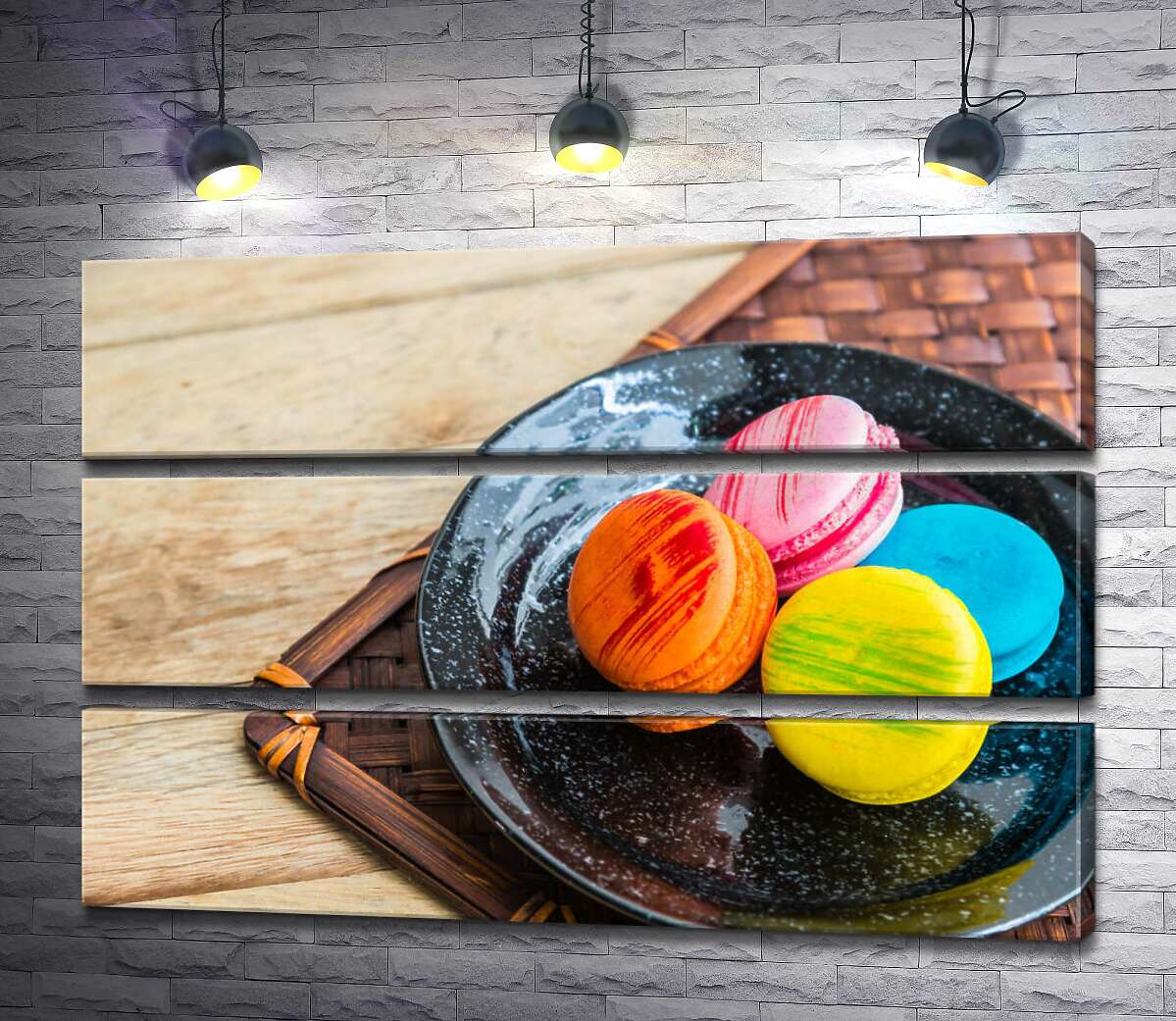 

Модульная картина ArtPoster Яркие капли макарон на черной тарелке 90x60 см Модуль №13