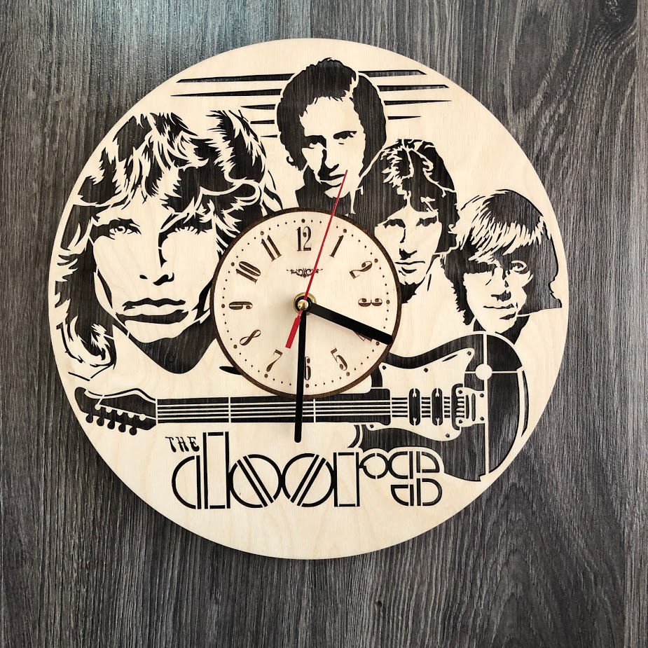 

Бесшумные настенные часы из дерева The Doors CL-0278