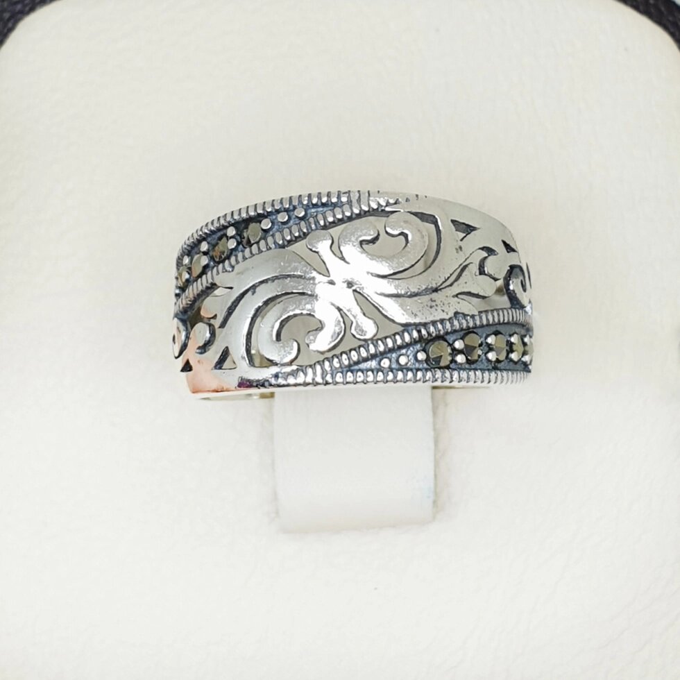 

Кольцо серебряное с марказитом 18,5 3,55 г