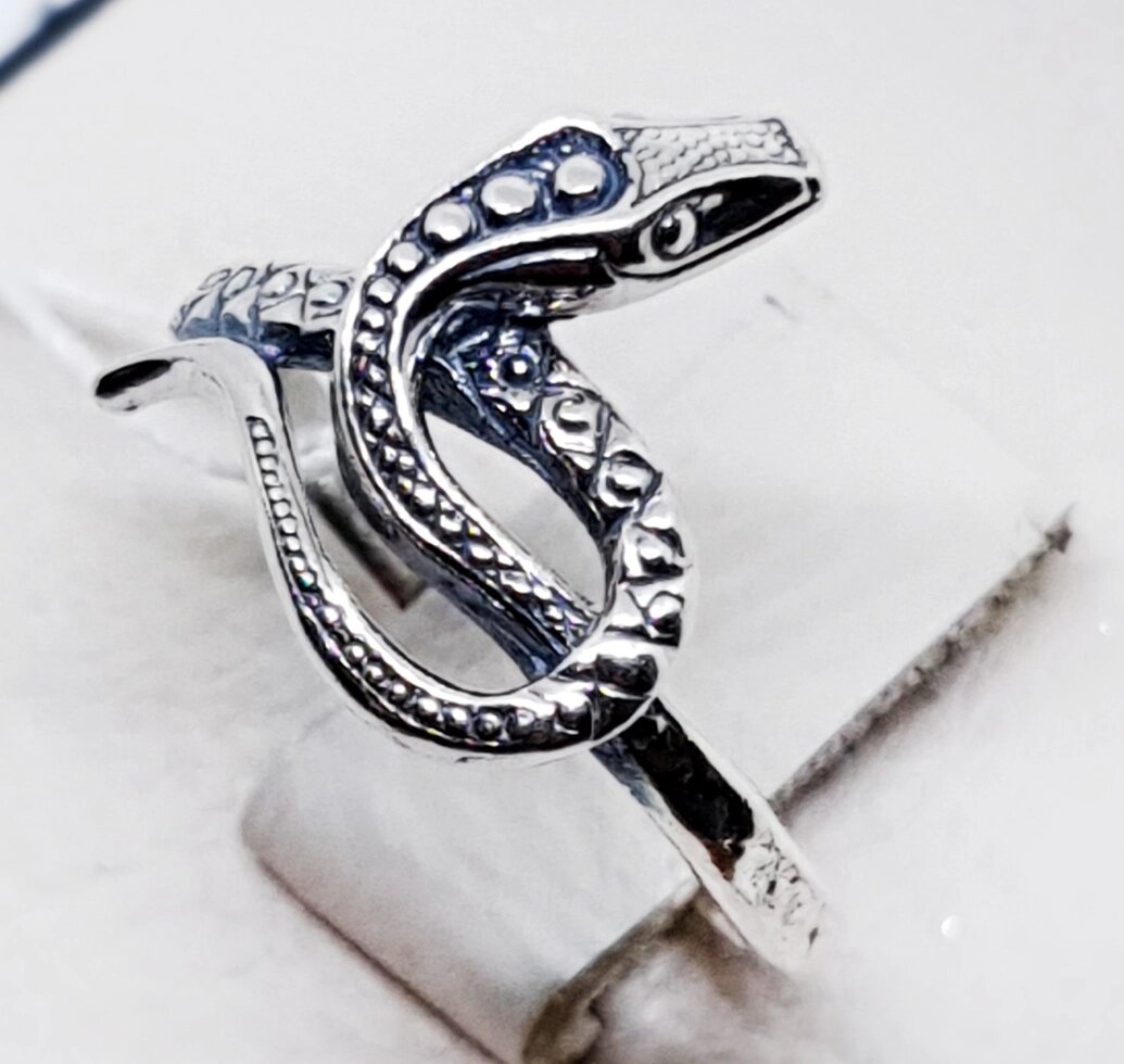 

Кольцо серебряное "Змея" 21 2,64 г