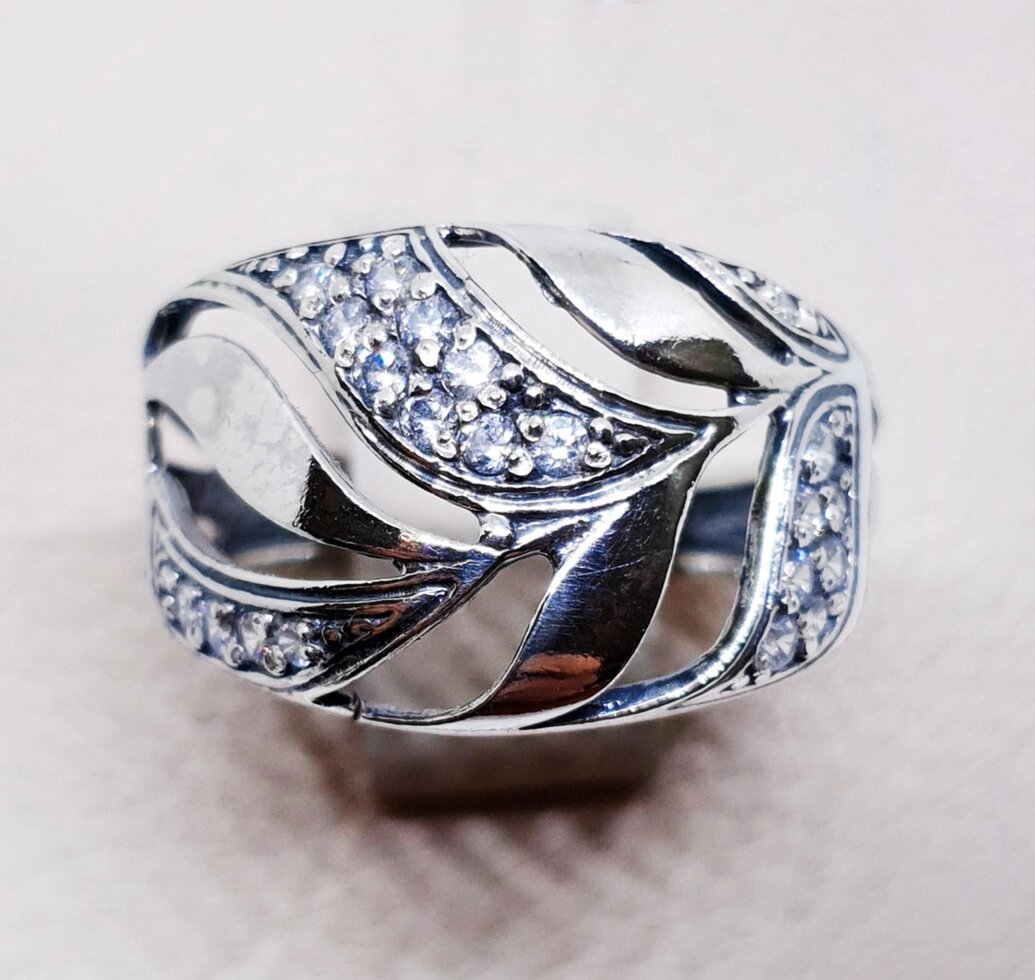

Кольцо серебряное с кубическим цирконием 18 2,95 г