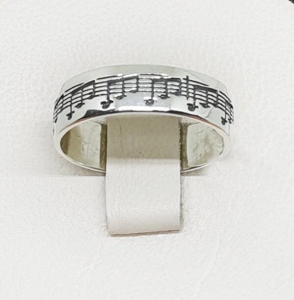 

Кольцо серебряное "Соната" 16 4,5 г