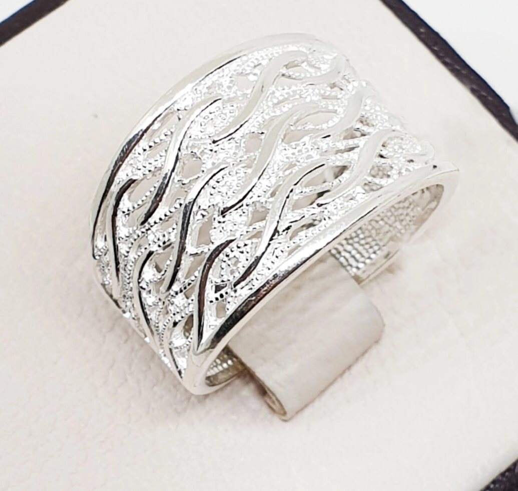 

Кольцо серебряное 18 4,6 г