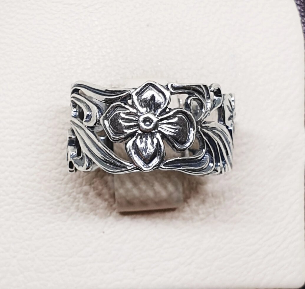 

Кольцо серебряное "Цветы" 17 4,79 г