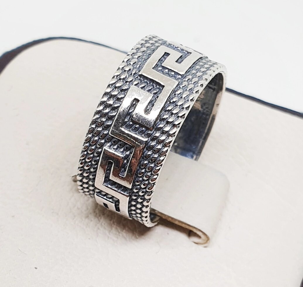 

Кольцо серебряное 19 4,67 г