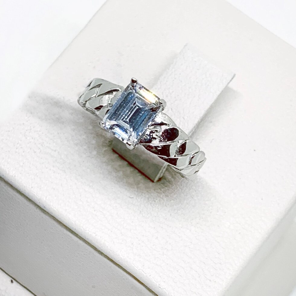 

Кольцо серебряное с кубическим цирконием 17 1,79 г